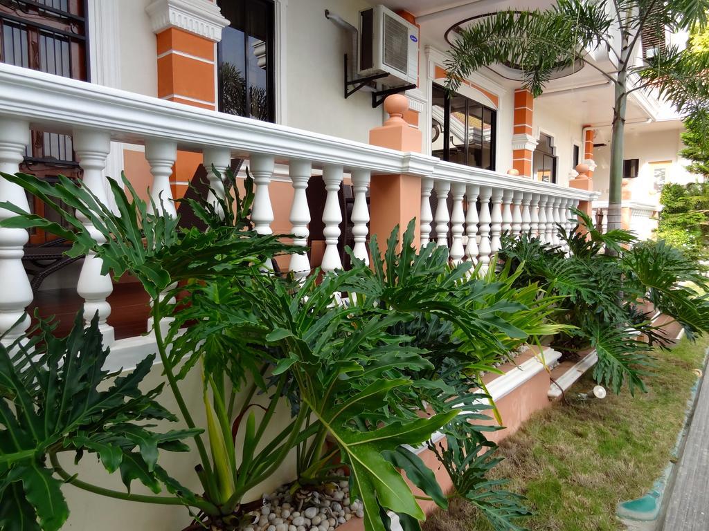 The Executive Villa Inn & Suites Davao Stadt Exterior foto