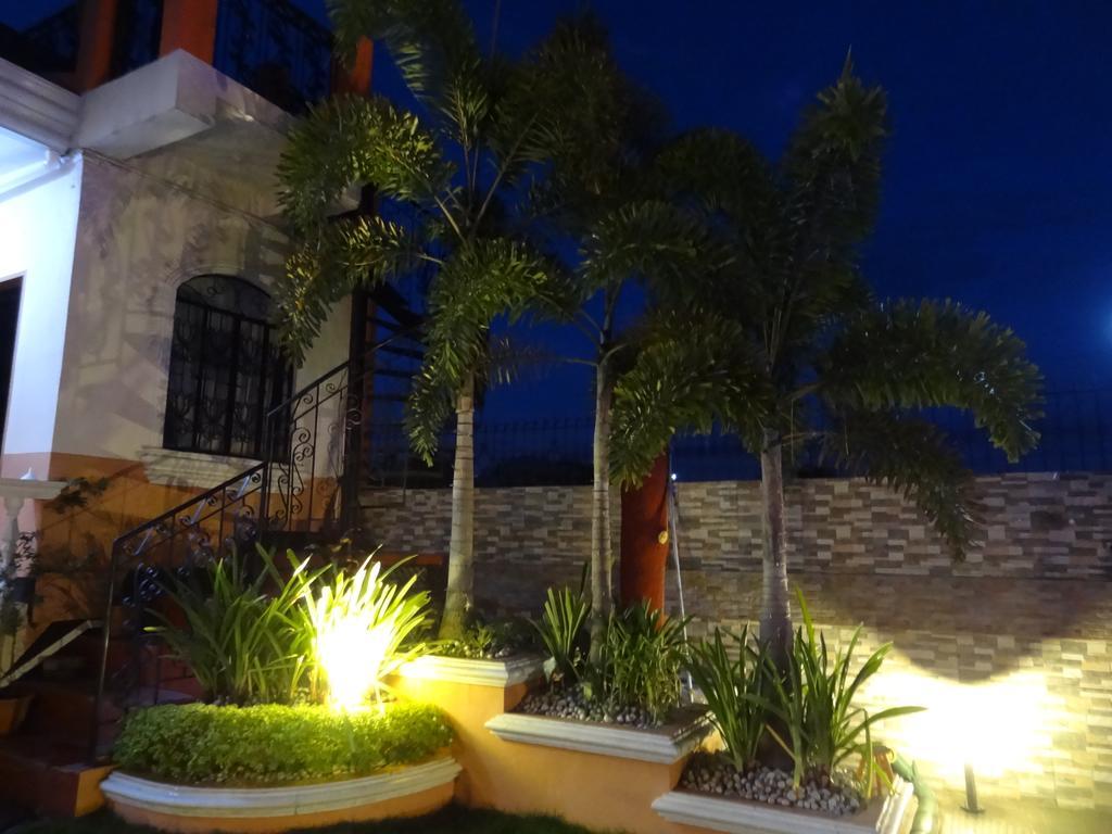 The Executive Villa Inn & Suites Davao Stadt Exterior foto