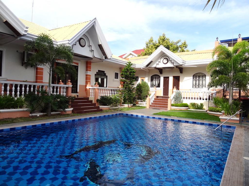 The Executive Villa Inn & Suites Davao Stadt Exterior foto