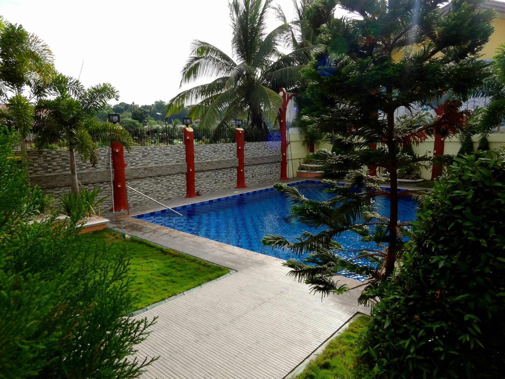 The Executive Villa Inn & Suites Davao Stadt Exterior foto